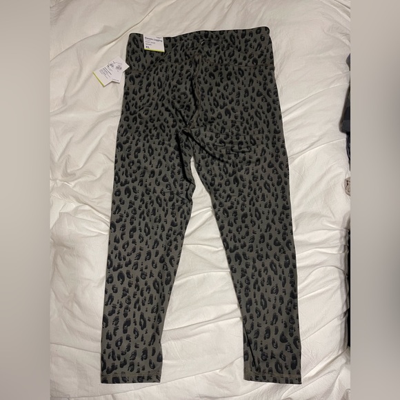 Old Navy Elevate Leggings - Picture 3 of 5